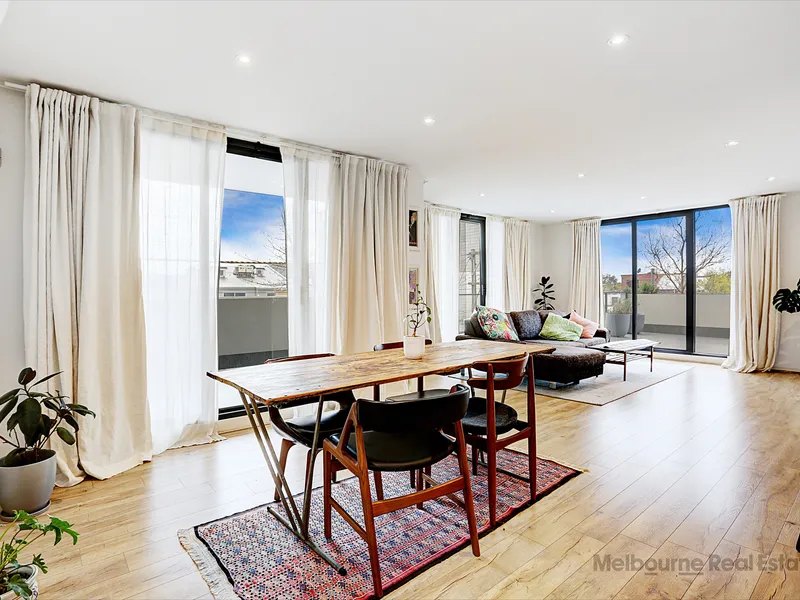 Huge, Separate Study and Massive Terrace