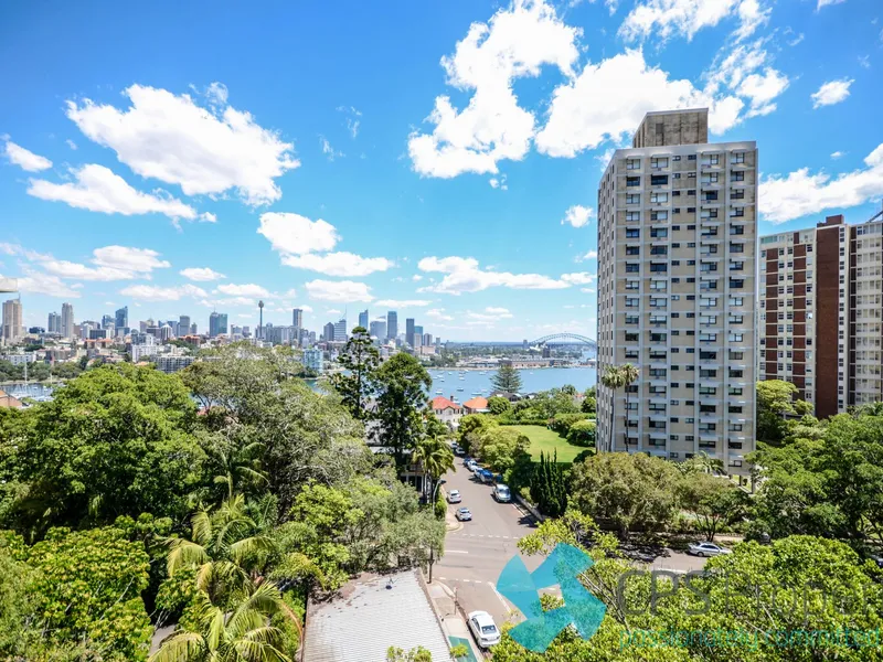 EXECUTIVE TWO BEDROOM RESIDENCE WITH EXPANSIVE SYDNEY HARBOUR VIEWS