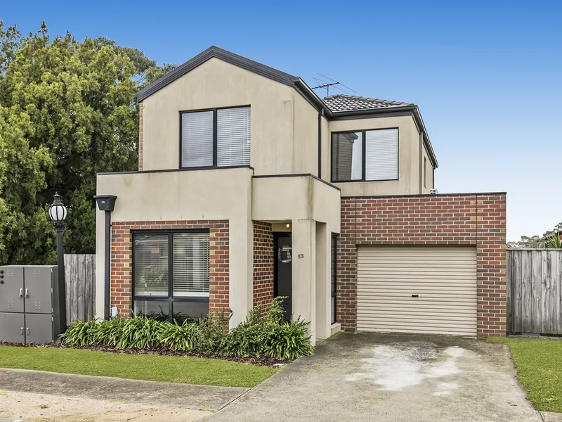 MODERN TOWNHOUSE LIVING!