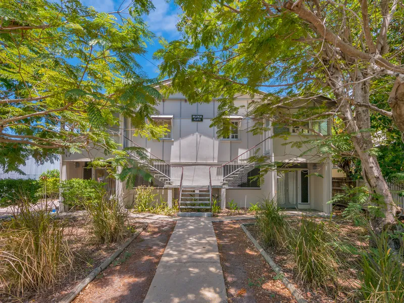 Have dinner and drinks on Palmer Street