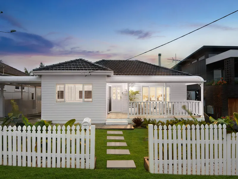 Impeccable family entertainer in a waterside pocket