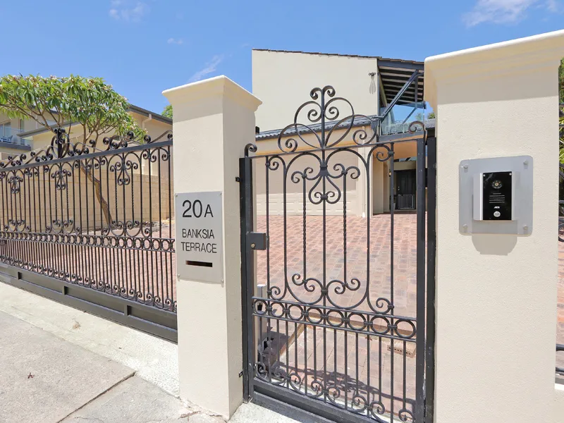 Large Family Home with Pool - Space for Everyone