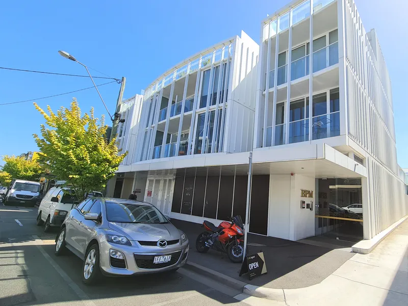 Prestige Apartment Living in Bay street