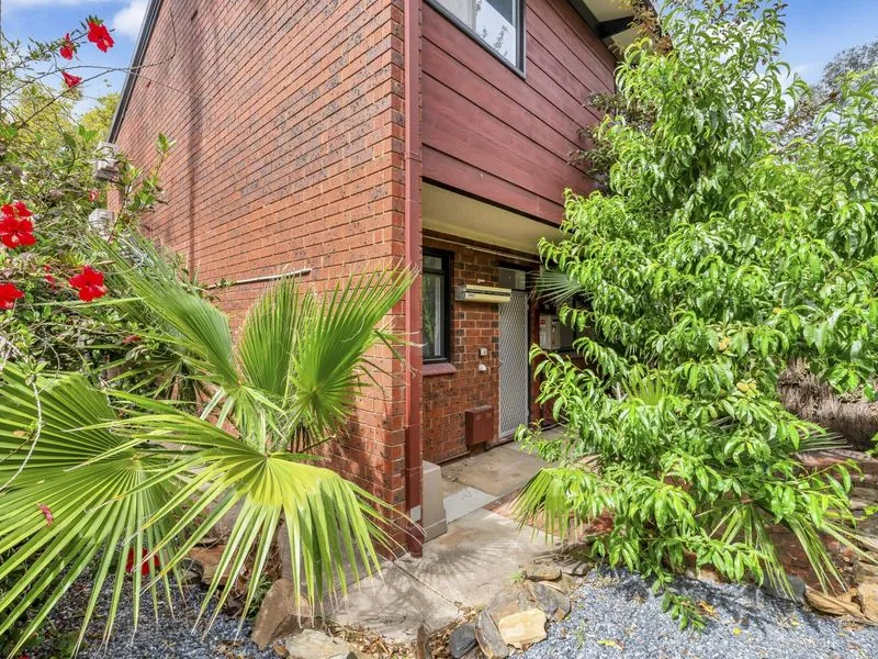 Stylish 3 bedroom townhouse in ideal location