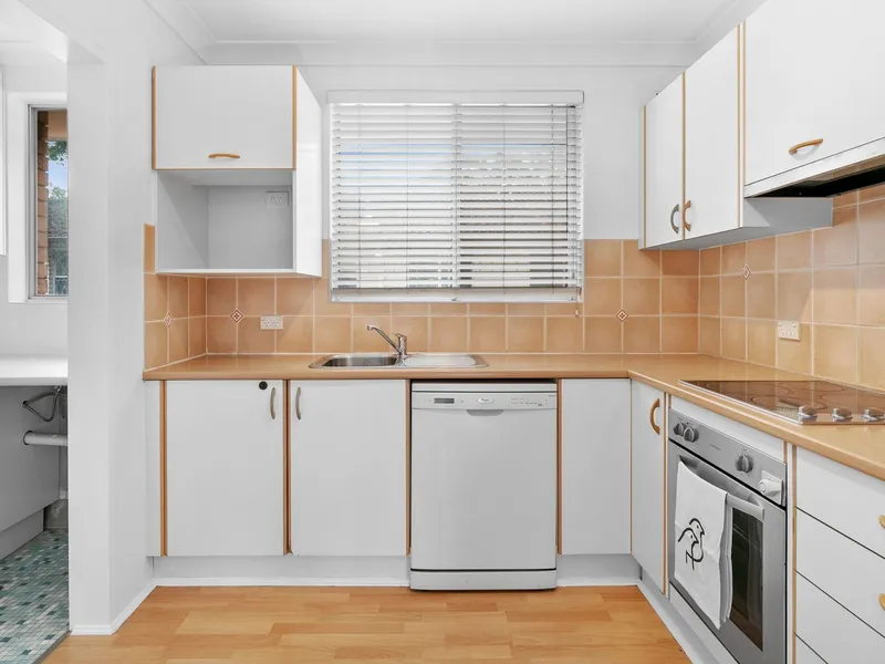 Pet Friendly Top Floor Apartment