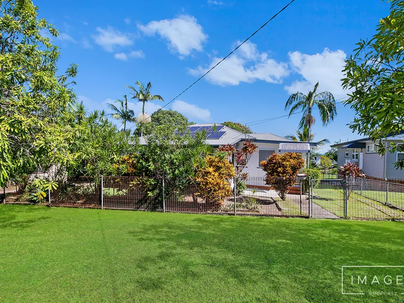 FAMILY HOME WITH MASSIVE 1,467m2 FULLY FENCED & LANDSCAPED, STUDIO, STORAGE SHED, A/C & UNDERCOVER CAR PORT