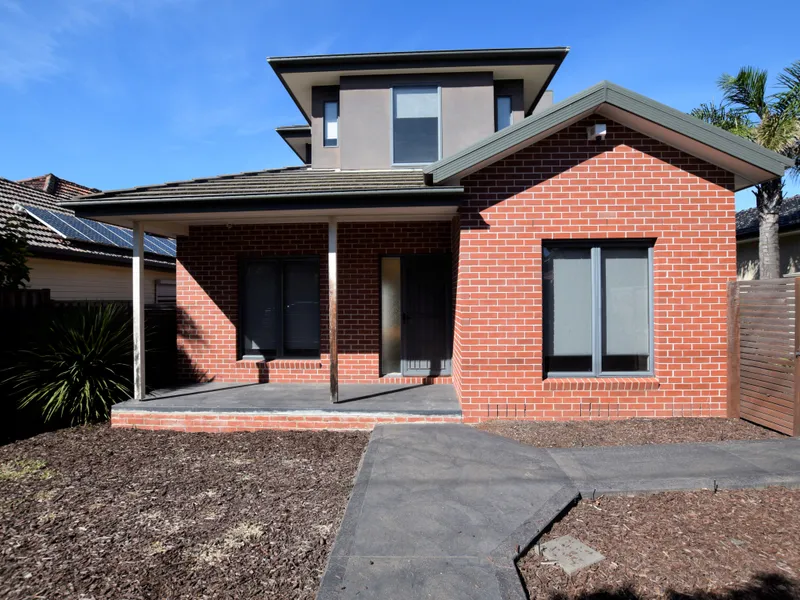 FOUR BEDROOM TOWNHOUSE IN GREAT LOCATION