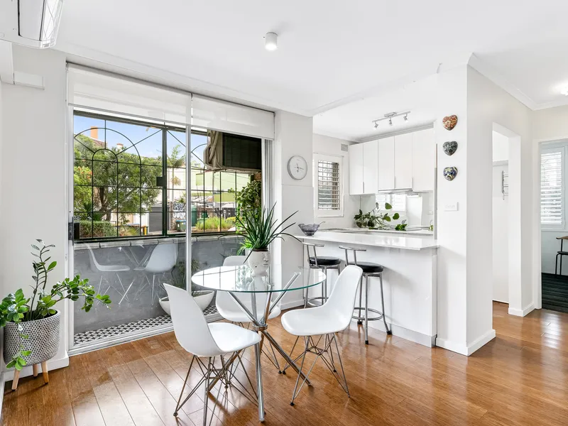 CONTEMPORARY GROUND FLOOR UNIT