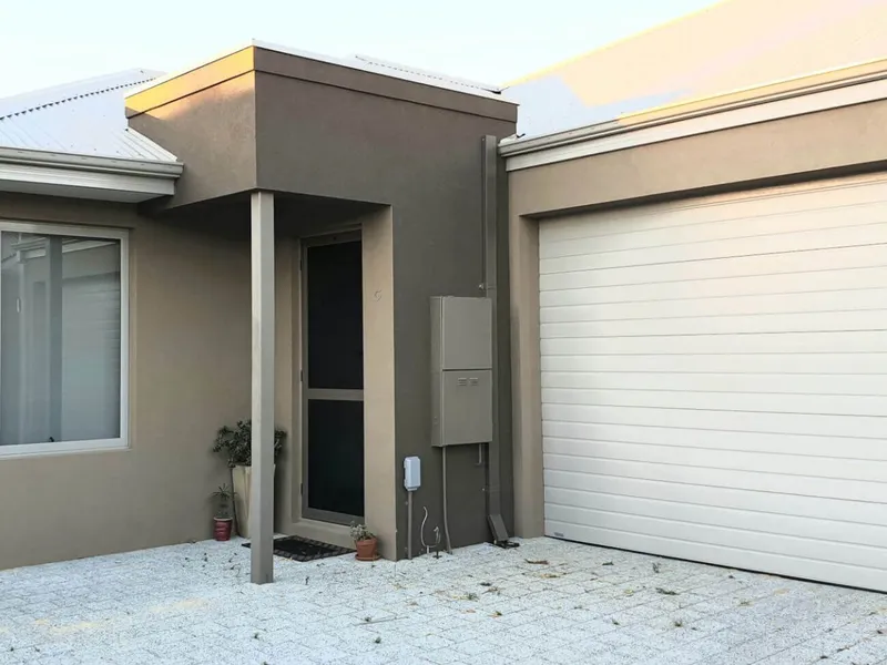 Spearwood  3 bedroom 2 bathroom 2 car garage unit. Nothing to fix move strait in.