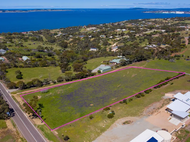 Undoubtedly one of the last 'cream of the crop' allotments, high on Howard Avenue with panoramic ocean views