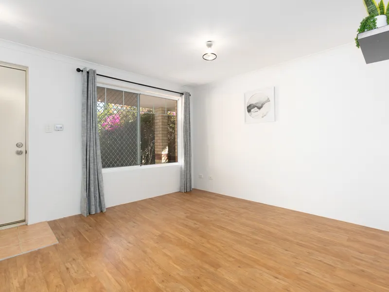 PERFECTLY PRESRENTED...3 BEDROOMS 2 BATHROOMS...LOVELY OUTDOOR ENTERTAINING