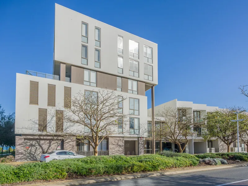 EXECUTIVE 1 BEDROOM APARTMENT WITH OCEAN VIEWS!