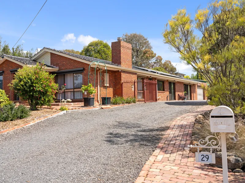 QUALITY BUILT FAMILY HOME ON 1/4 ACRE