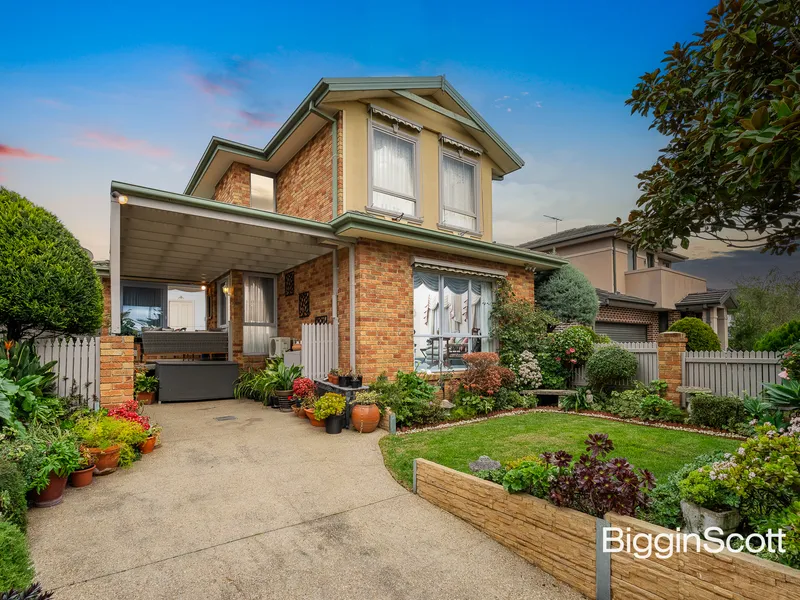 IMMACULATE NORTH-FACING TOWNHOUSE IS SOMETHING SPECIAL!