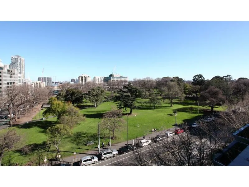 FULLY FURNISHED STUDIO IN ART ON THE PARK!