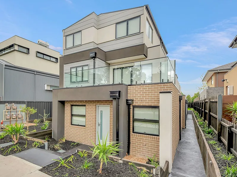 BRAND NEW 3 LEVEL TOWNHOUSE JUST BUILT