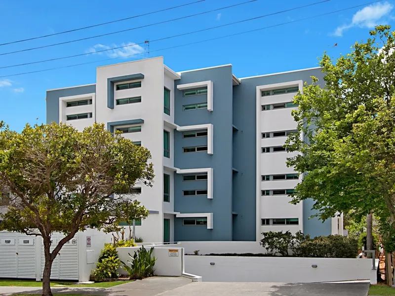Modern Three-Bedroom Unit Steps from the Beach