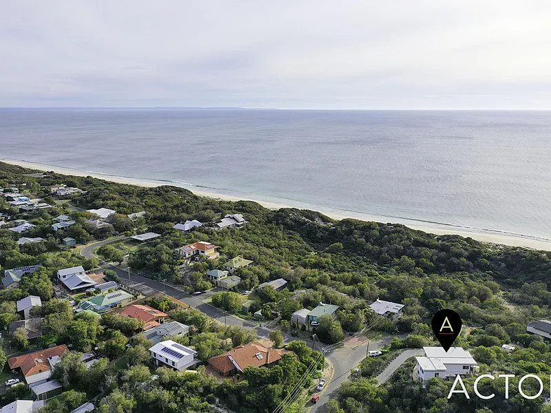 BLISSFUL SUN-SOAKED LUXURY BY THE BEACH!