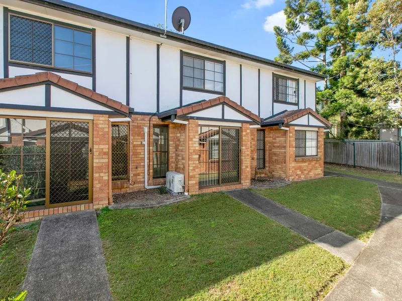REJUVENATED BRICK TOWNHOUSE!