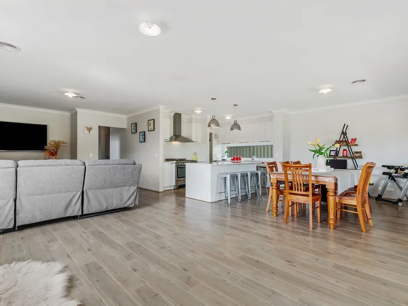 An Immaculate 5 Bedroom Family Home In Ballan