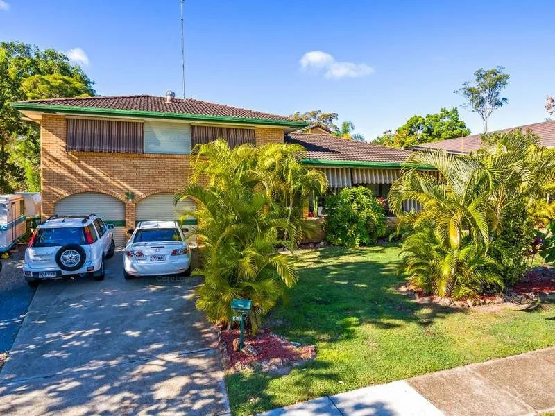 DUAL LIVING ON 783M2 BLOCK, CENTRALLY LOCATED IN ASHMORE