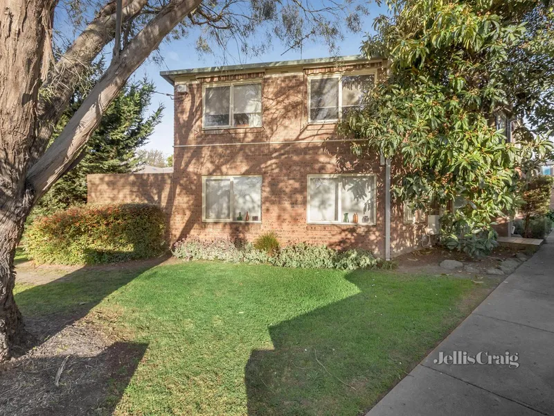 Low-Maintenance Comfort With A Parkland Lifestyle