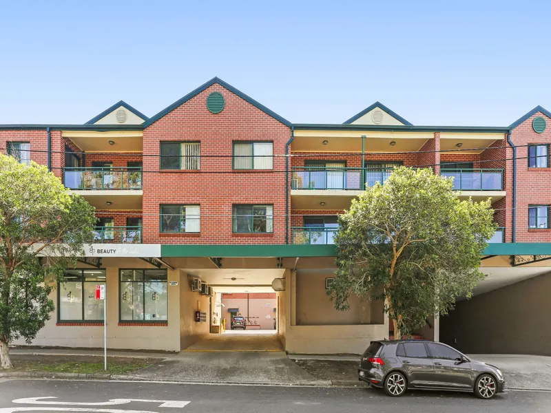 HUGE APARTMENT MOMENTS TO PADSTOW CBD - 144SQM