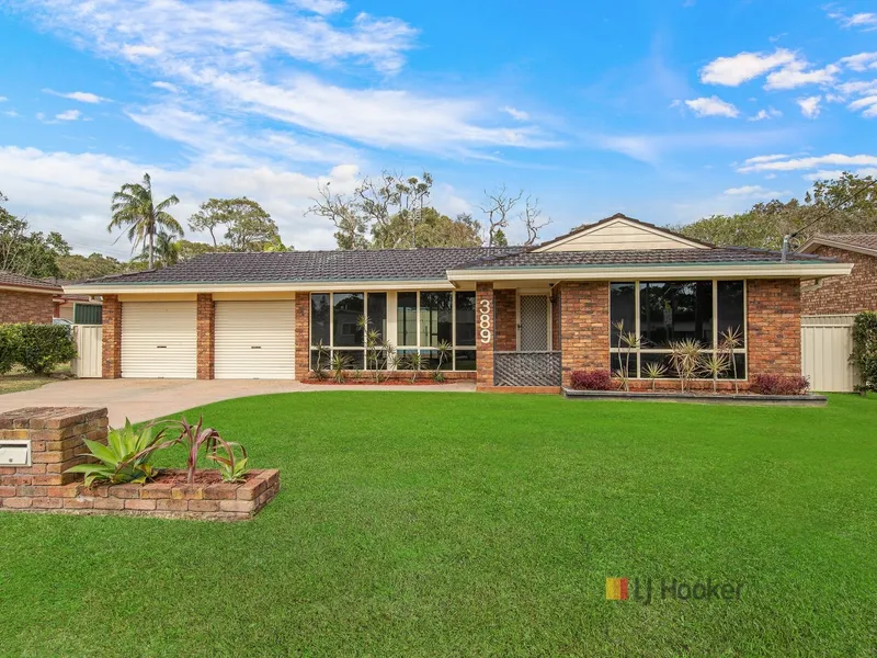 350m to Beach - Poolside Living