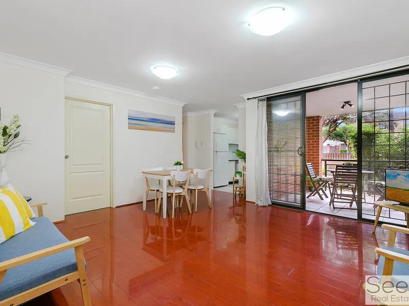 Courtyard Apartment with 2 Balconies