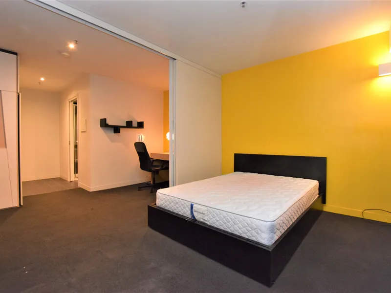 LARGEST APARTMENT IN THE BUILDING – STUDENTS ONLY