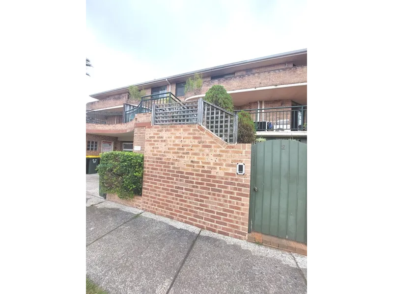 Double Storey 3 Bedroom Town House In Artarmon For Lease