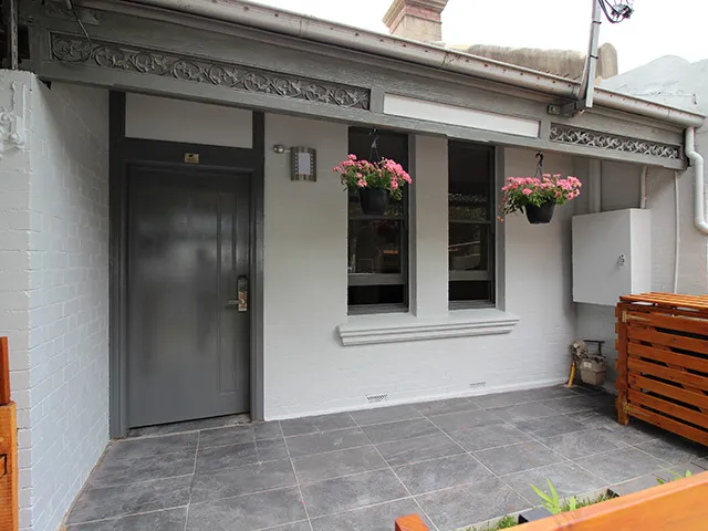 Fully Furnished Studio in Centre of Bondi Junction Free internet & water.