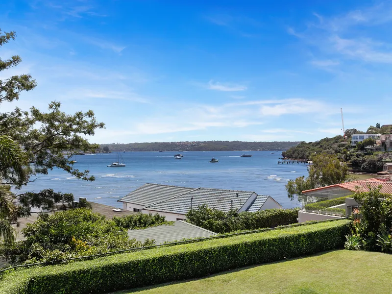 SPACIOUS APARTMENT WITH STUNNING HARBOUR VIEWS