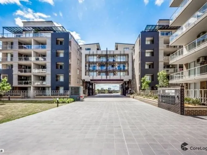 Contemporary 3 bedroom  Split level  with courtyard unit for rent at Homebush West can be furnished