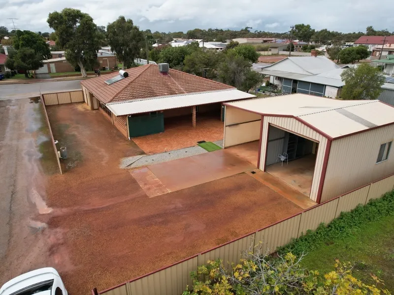37 McLennan St, Quairading