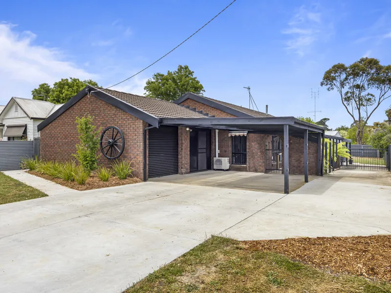 FULLY RENOVATED HOME WITH INCREDIBLE SHEDDING IN THE BALLARAT HIGH SCHOOL ZONE
