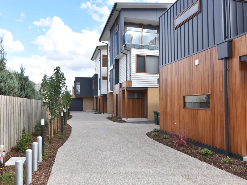 BRAND NEW THREE + STUDY/BEDROOM TOWNHOUSE