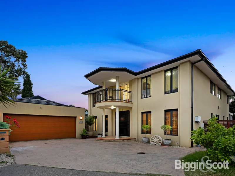 STUNNINGLY ELEGANT, BEAUTIFULLY MODERN, AND WITH A PARKSIDE POSITION!