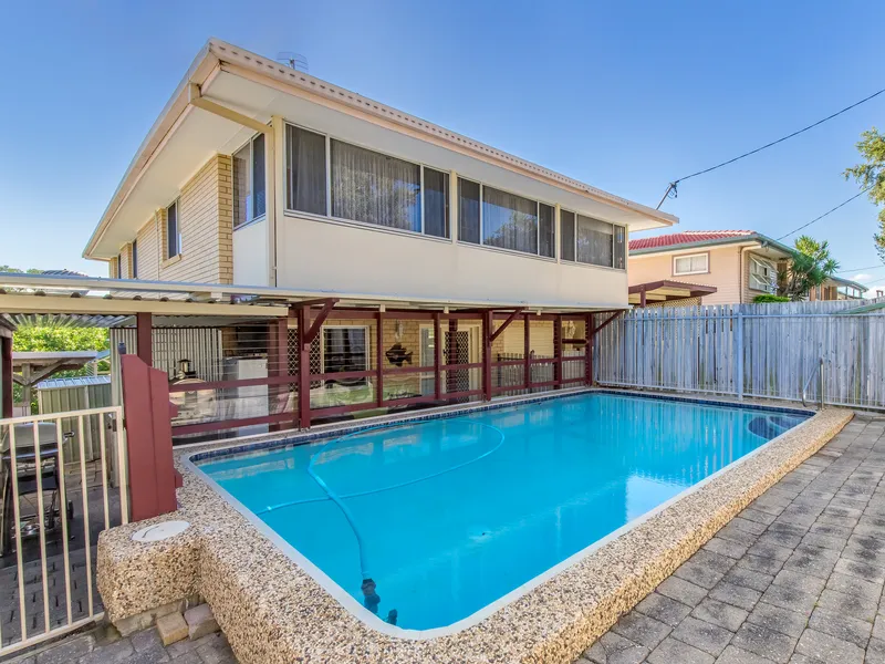 DUAL LIVING PROPERTY WITH POOL IN GOLD COASTS GROWTH CORRIDOR