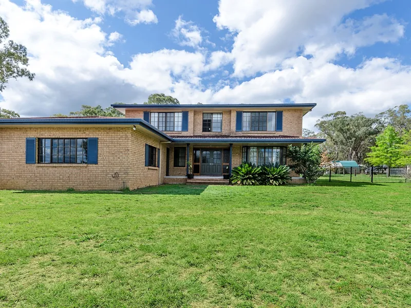 LEAFY STREET - BIG BLOCK - AMAZING FAMILY HOME!!