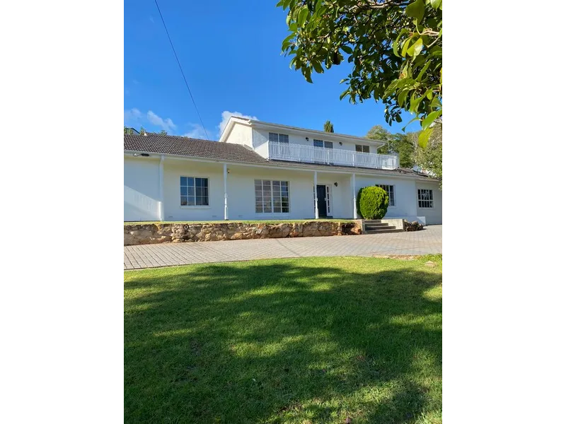 EXPANSIVE FAMILY HOME
