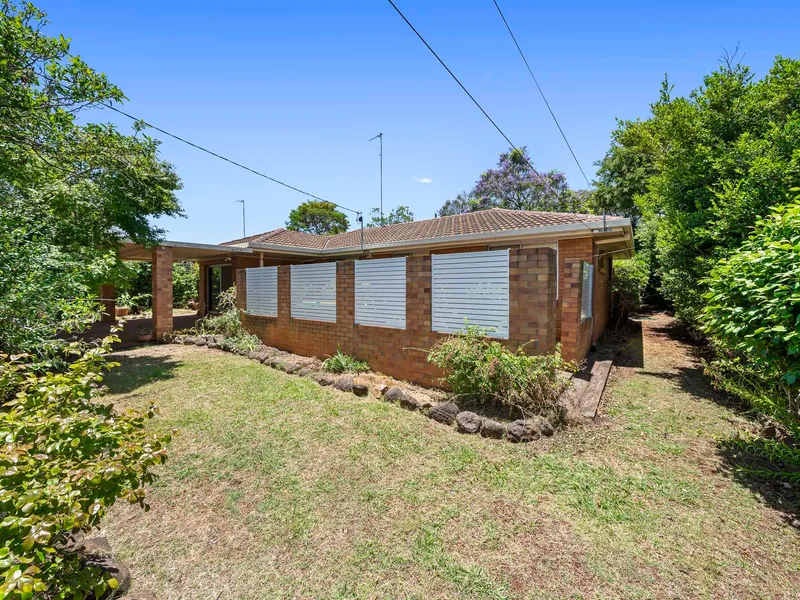 ALERT: There's A RUMPUS ROOM Here -- Use As FOURTH BEDROOM.