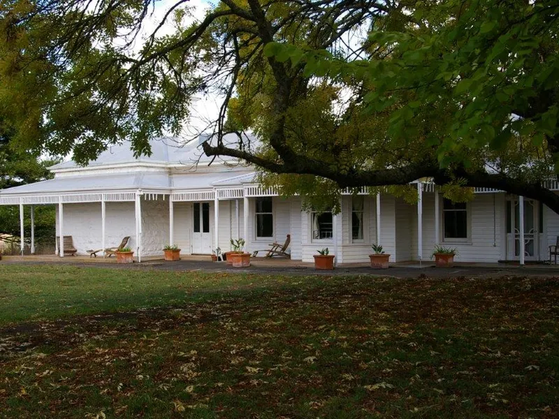10.9ha ~ Knebsworth ~ 27 acres approx.