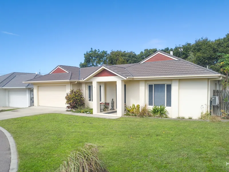 QUEENS BEACH FAMILY HOME READY AND WAITING!!