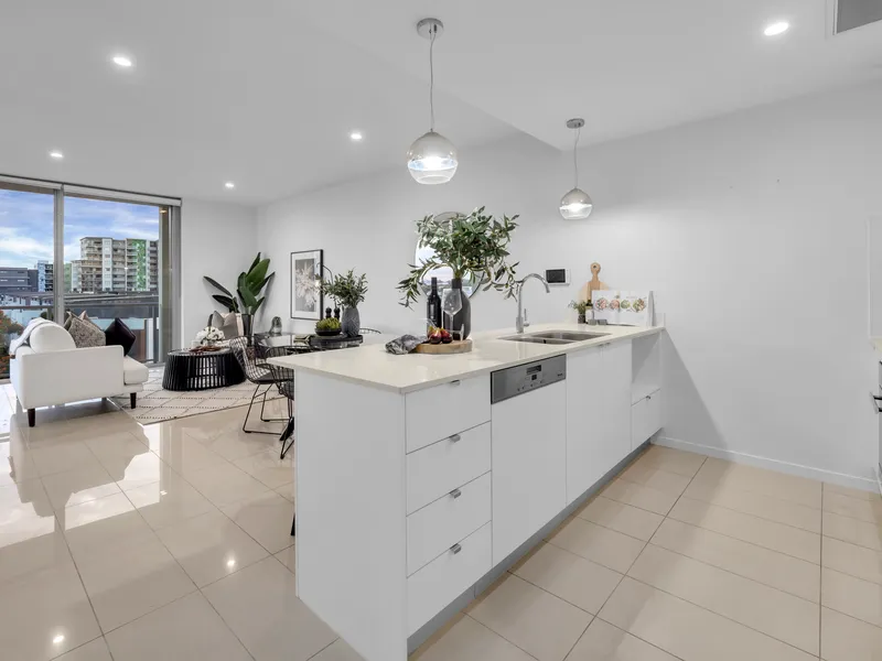 Modern 3 Bedroom Unit With Open Views!