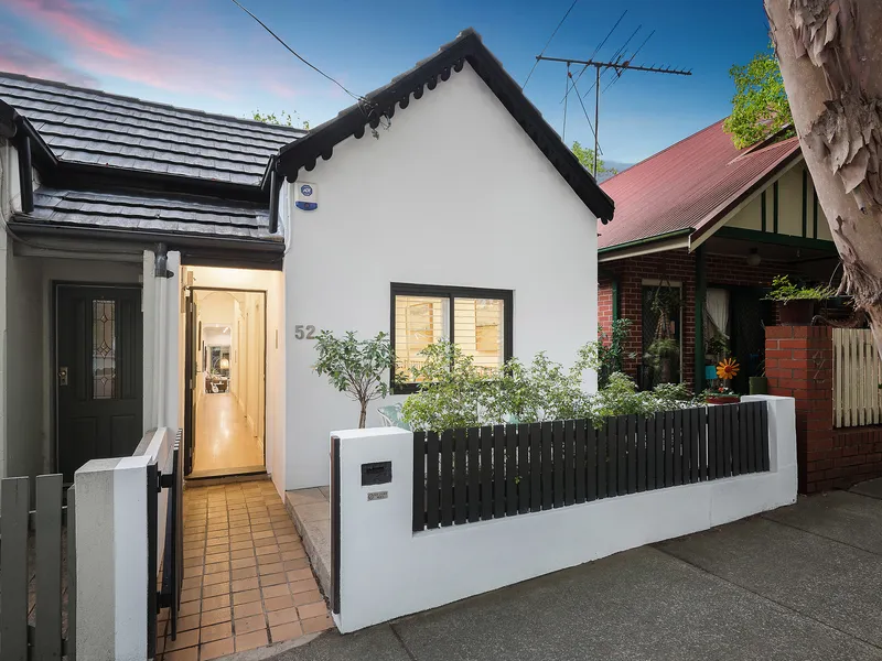 A Light-Filled Oasis for the Home Entertainer