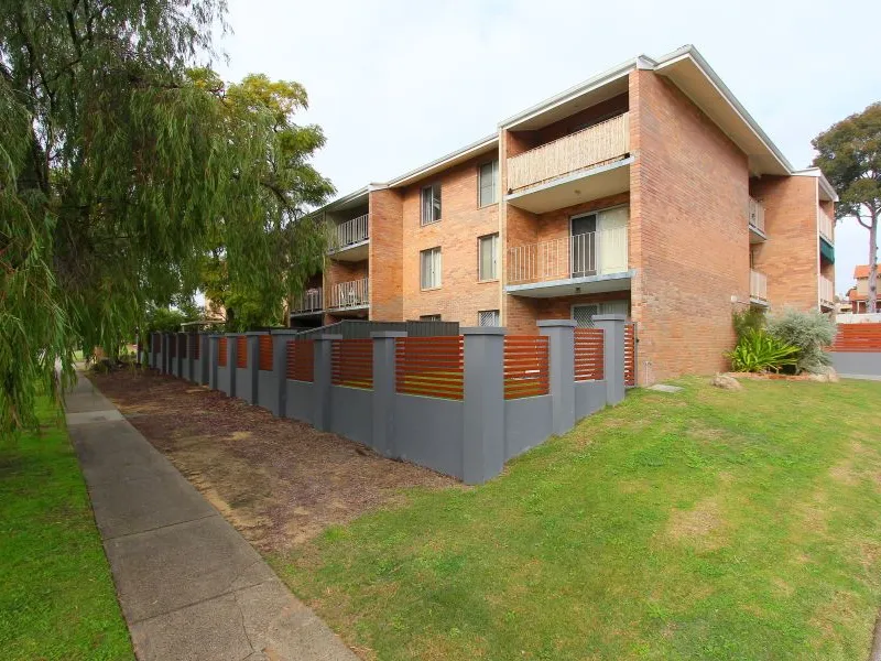 2 x 1 APARTMENT GREAT LOCATION!