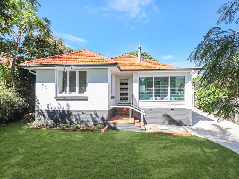 Fantastic Buying in Elevated Position on 607m2!