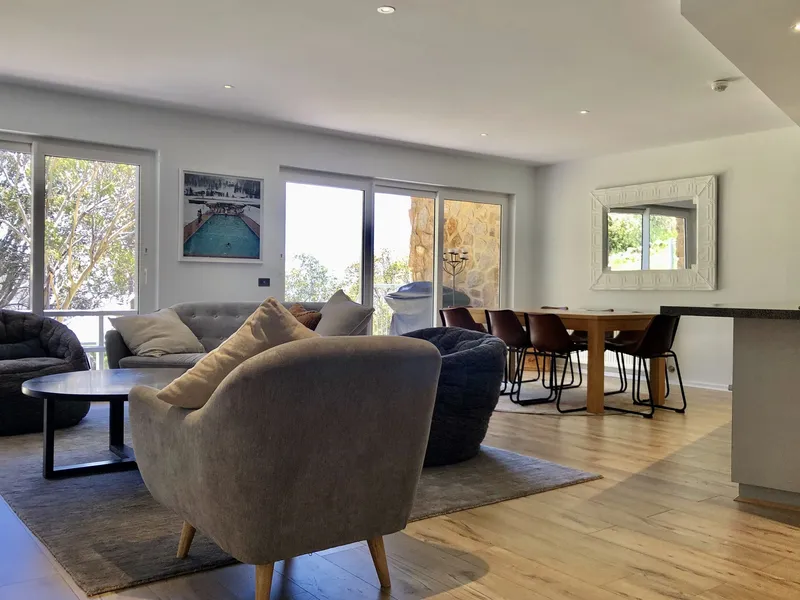 Stunning private 3 bedroom apartment