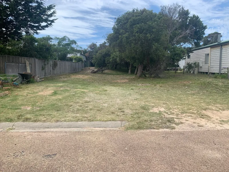 Quiet flat block close to the beach